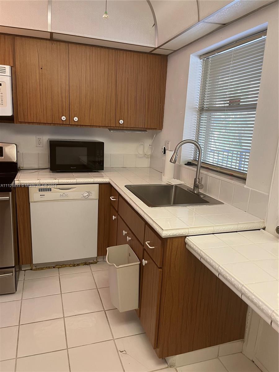 SANTA MONICA CONDO - Residential