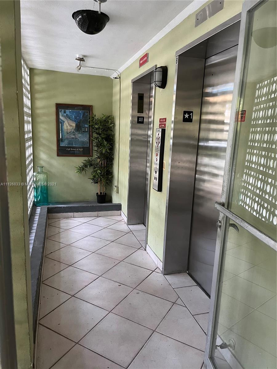 SANTA MONICA CONDO - Residential