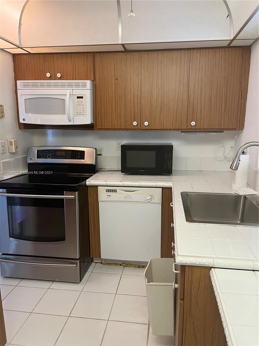 SANTA MONICA CONDO - Residential