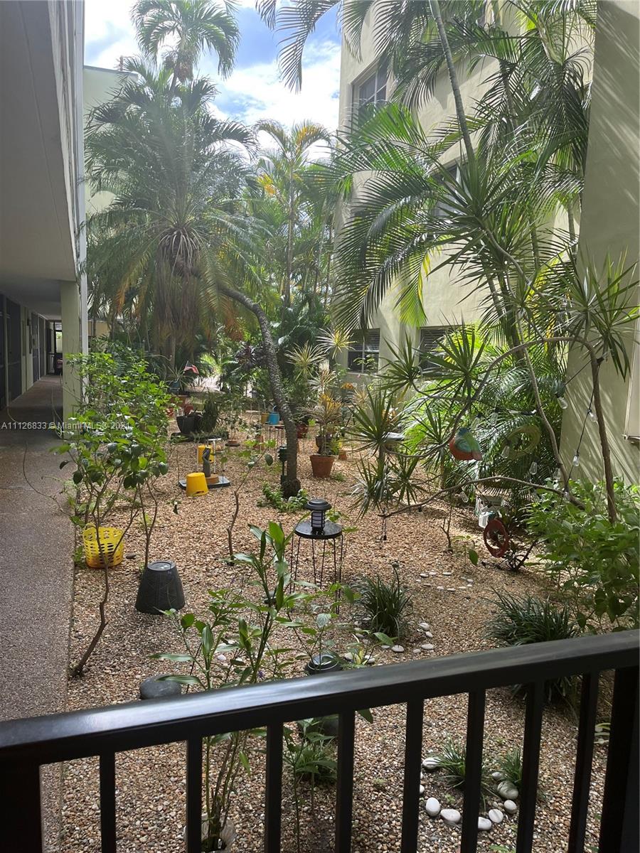 SANTA MONICA CONDO - Residential