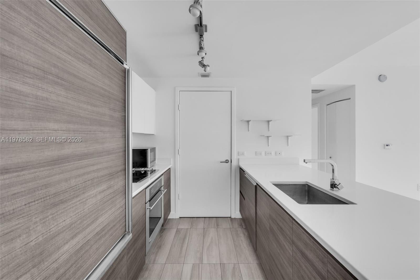 Beautiful and move-in ready, this stylish apartment offers the perfect blend of comfort and modern living. The spacious open concept layout features a sleek contemporary kitchen, an elegant bathroom with a separate soaking tub and walk-in shower, and the convenience of an in-unit washer and dryer. Step onto your private balcony and take in stunning city views, an ideal spot to unwind or entertain. Perfectly situated in the heart of Brickell, just steps from world class dining, nightlife, and premier shopping. This is your opportunity to live in one of Miami’s most desirable neighborhoods.
