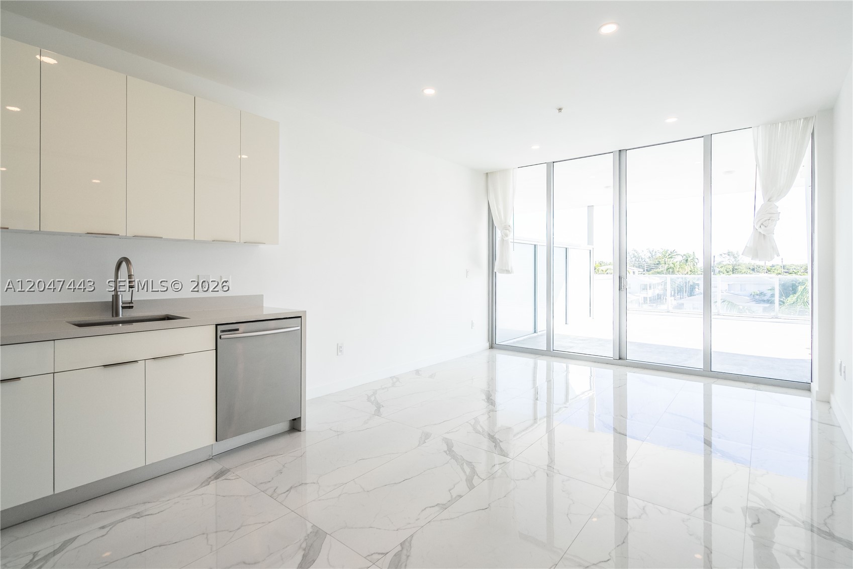 BISCAYNE BEACH SUB - Residential Lease