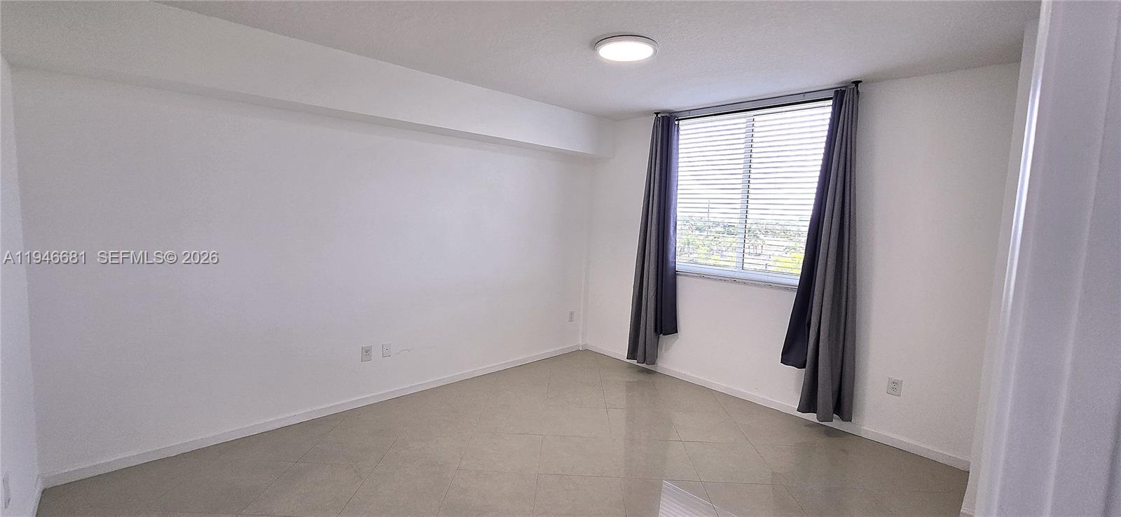 VENTURE AT AVENTURA WEST - Residential