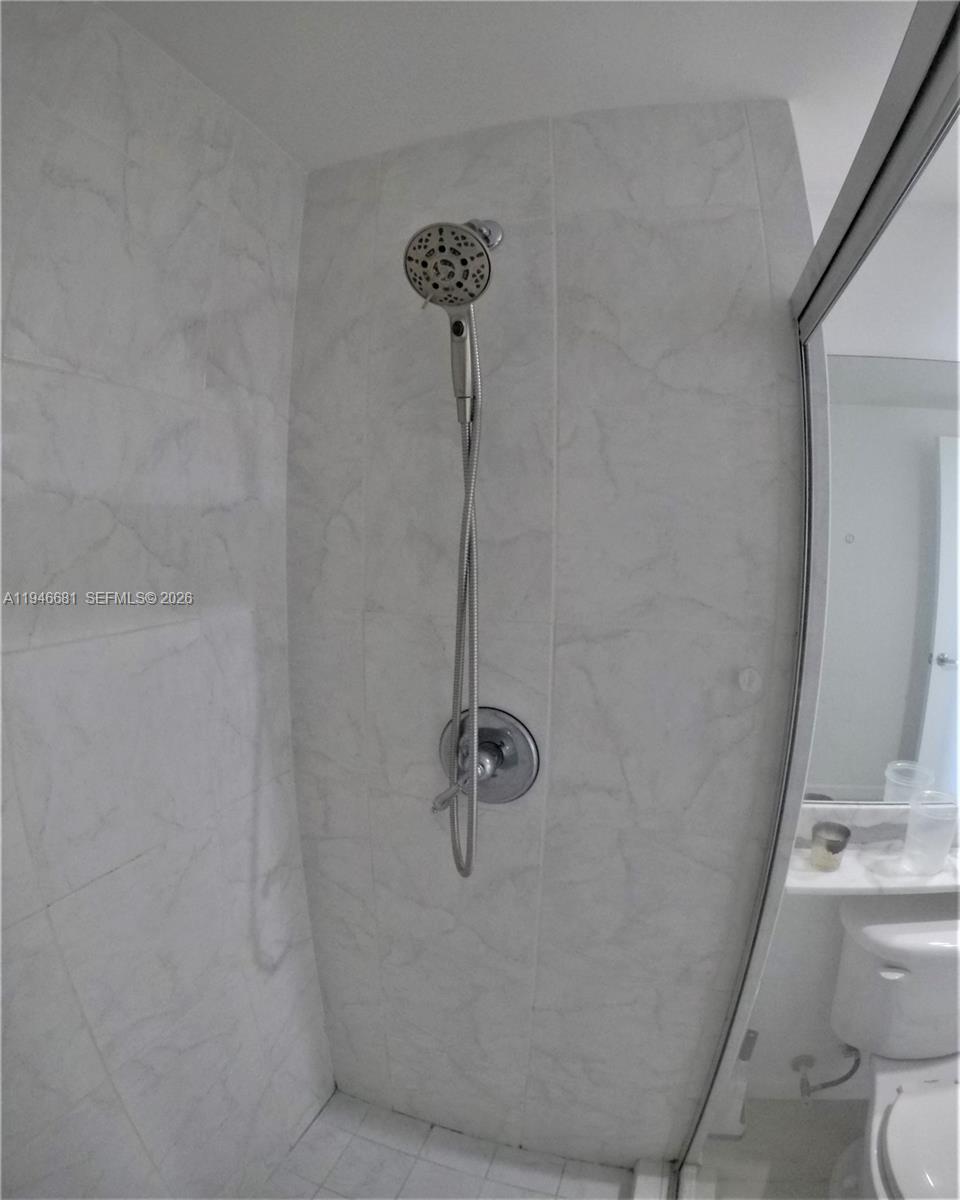 VENTURE AT AVENTURA WEST - Residential