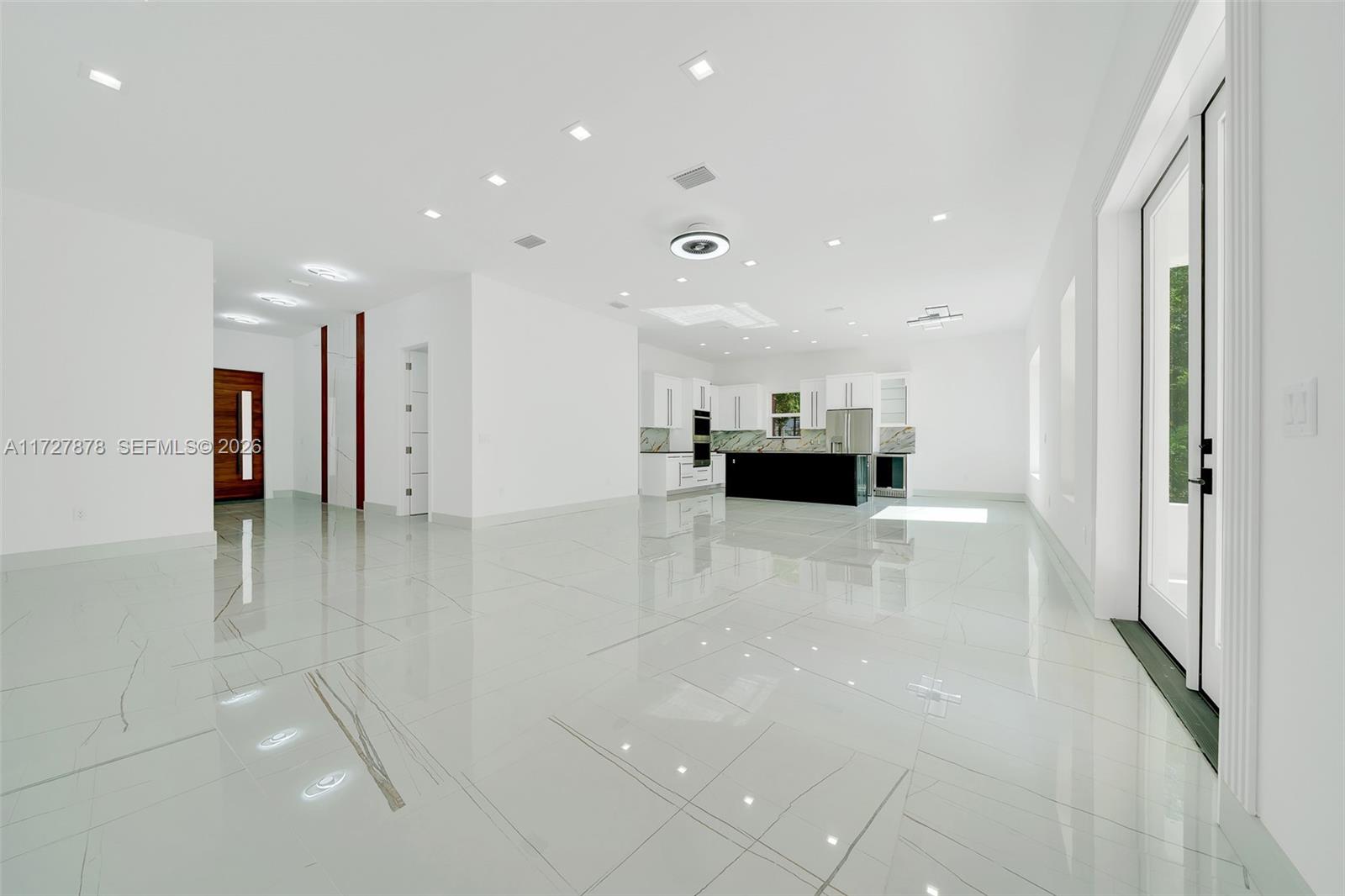 ROLLING HILLS - Residential