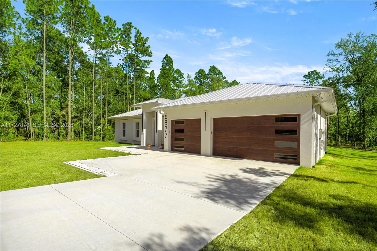 ROLLING HILLS - Residential