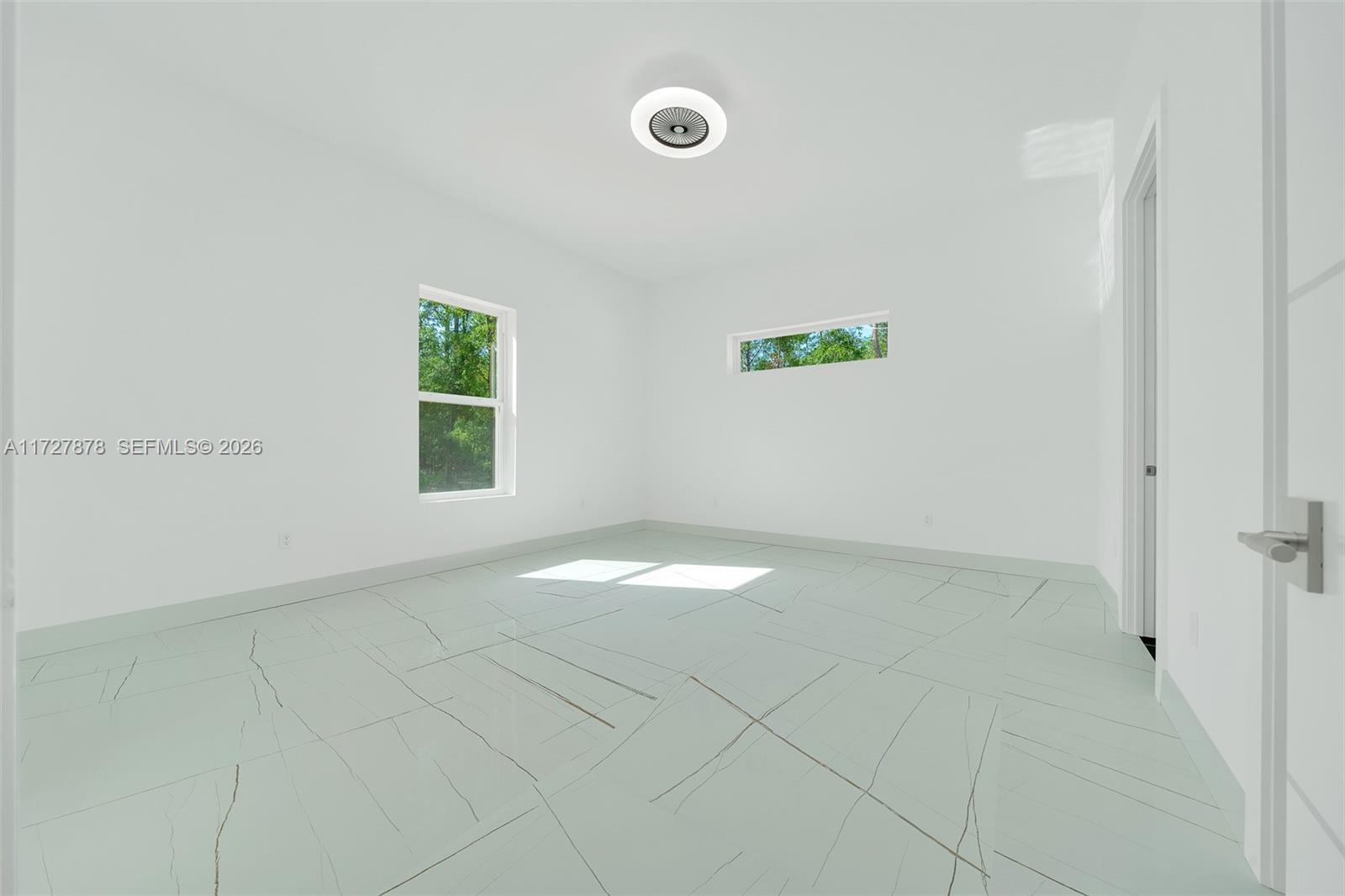 ROLLING HILLS - Residential
