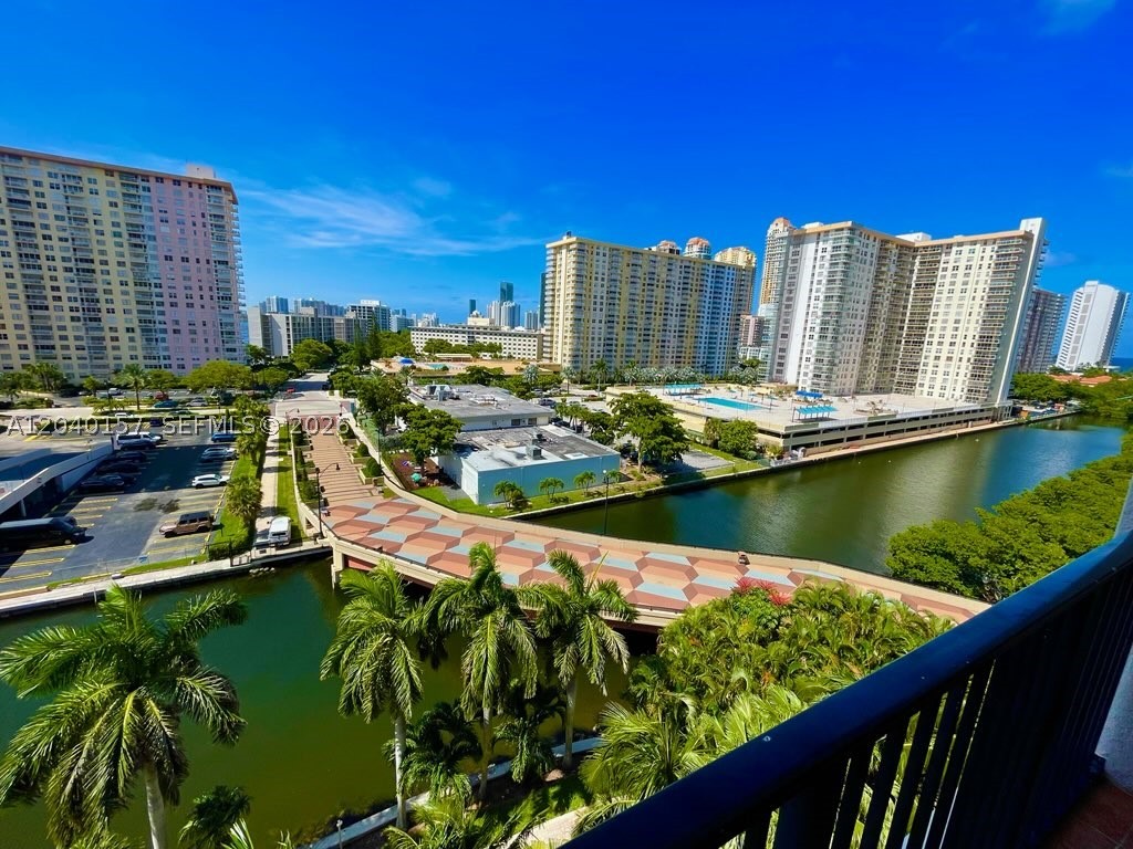 PORTO BELLAGIO CONDO - Residential