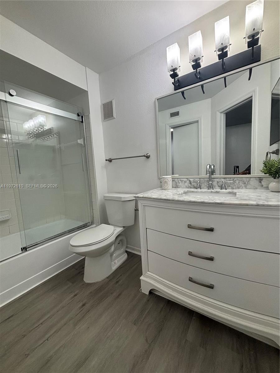 AMAZING UNIT FULLY RENOVATED 2 BED 2 BATH, GREAT VIEWS, READY TO MOVE IN !!​​‌​​​​‌​‌​​​‌‌​​​‌‌‌​​‌​​‌‌​​​​ VACANT