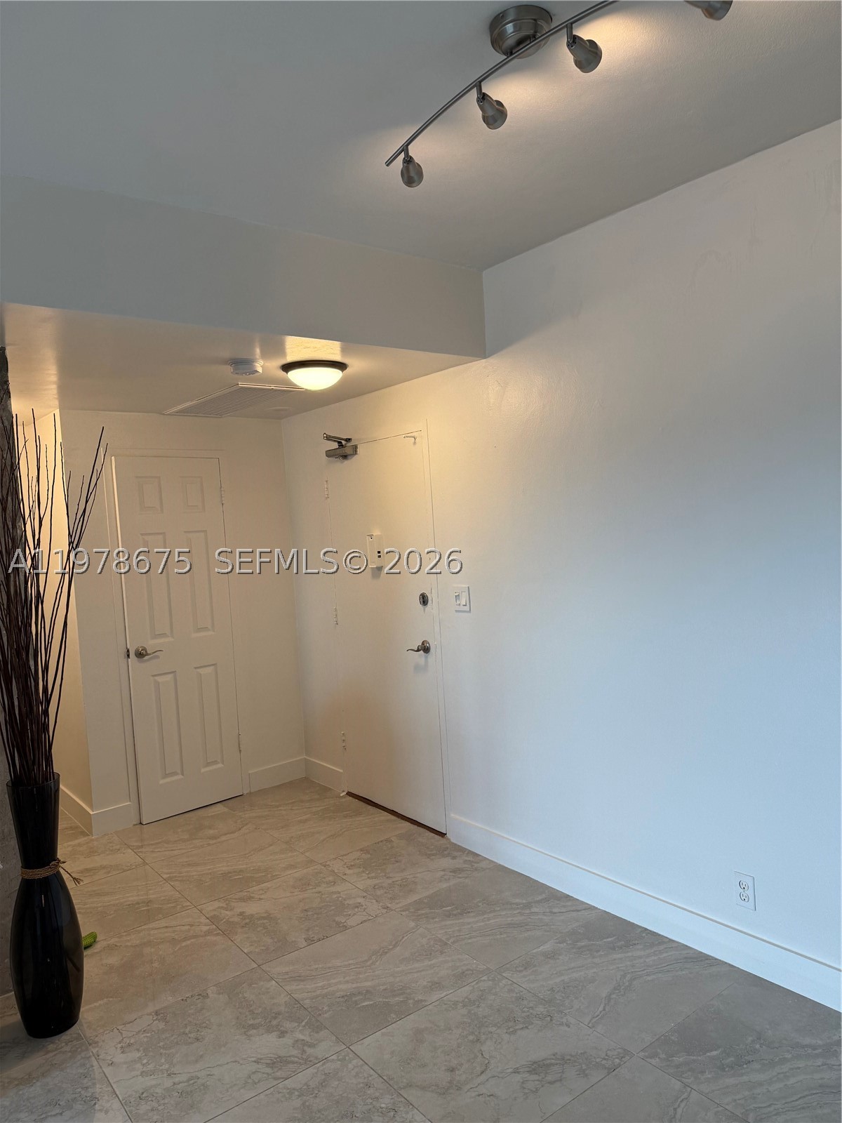 CLIPPER CONDO NO 1 - Residential