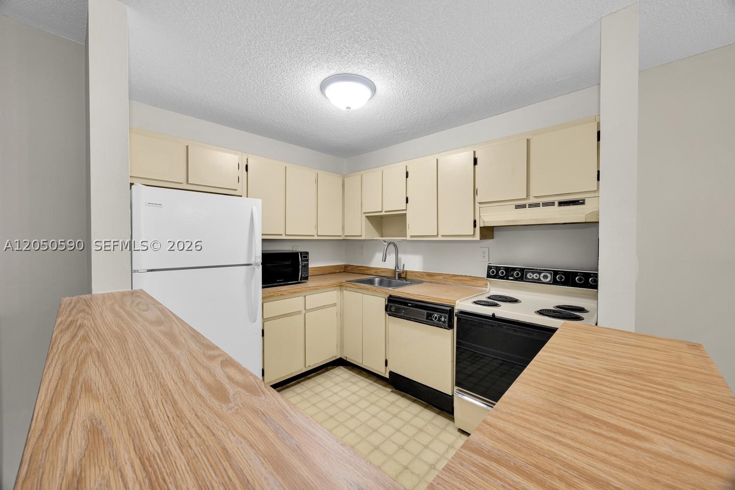 LAKEVIEW AT HAMMOCKS COND - Residential
