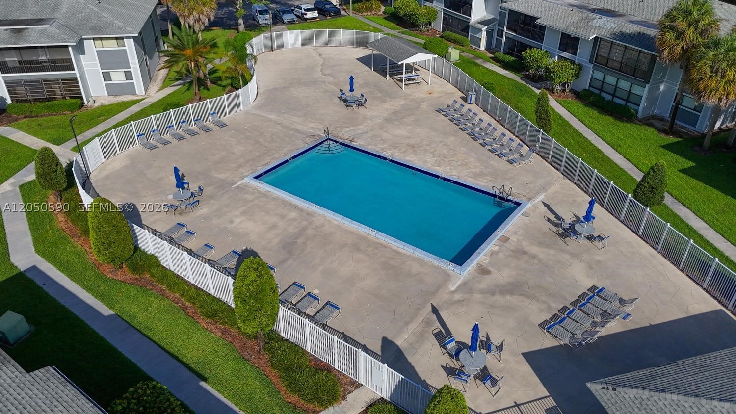 LAKEVIEW AT HAMMOCKS COND - Residential