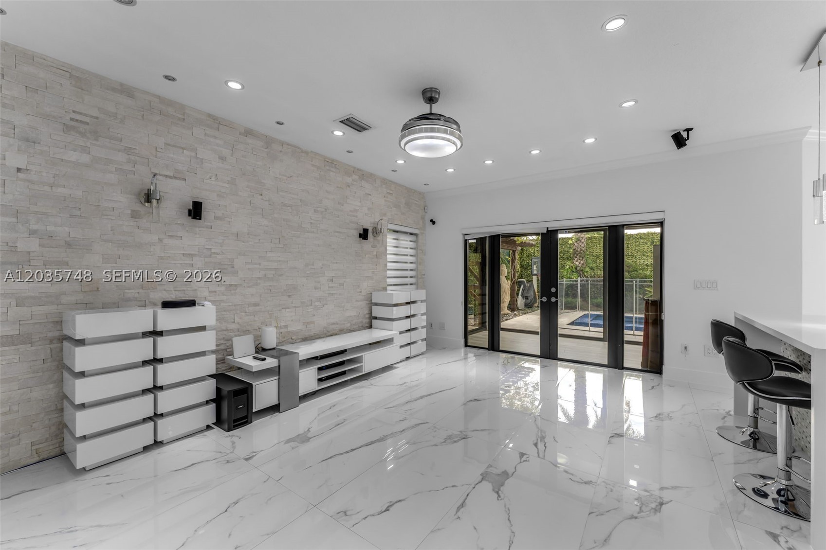 WEST WINDS HOMES - Residential