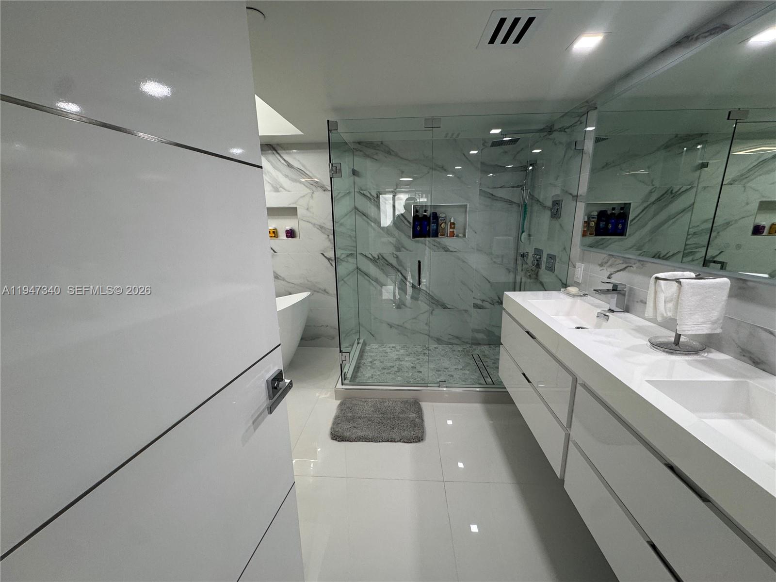 LEXCELLENCE CONDO - Residential