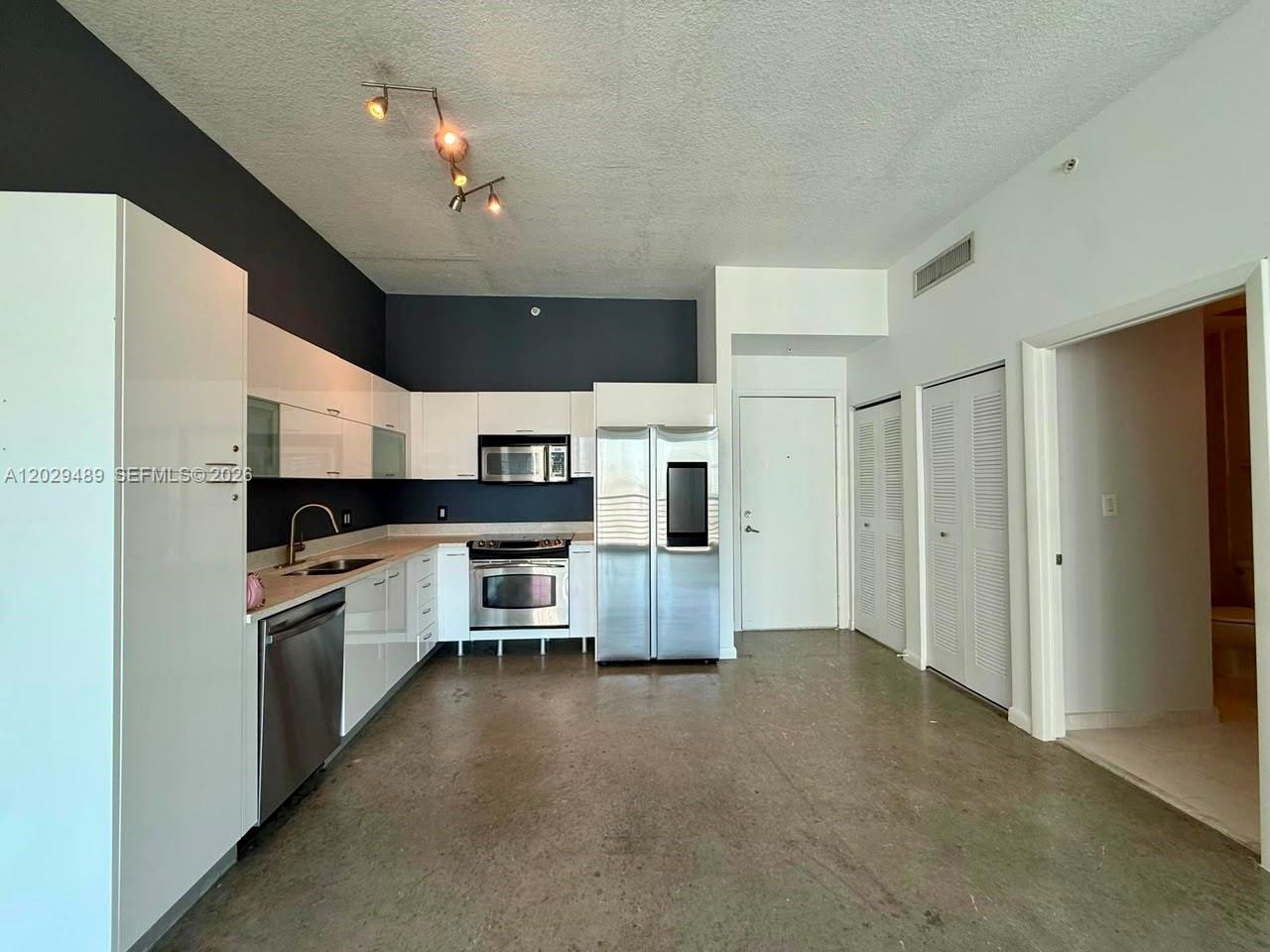 THE LOFT DOWNTOWN II COND - Residential Lease