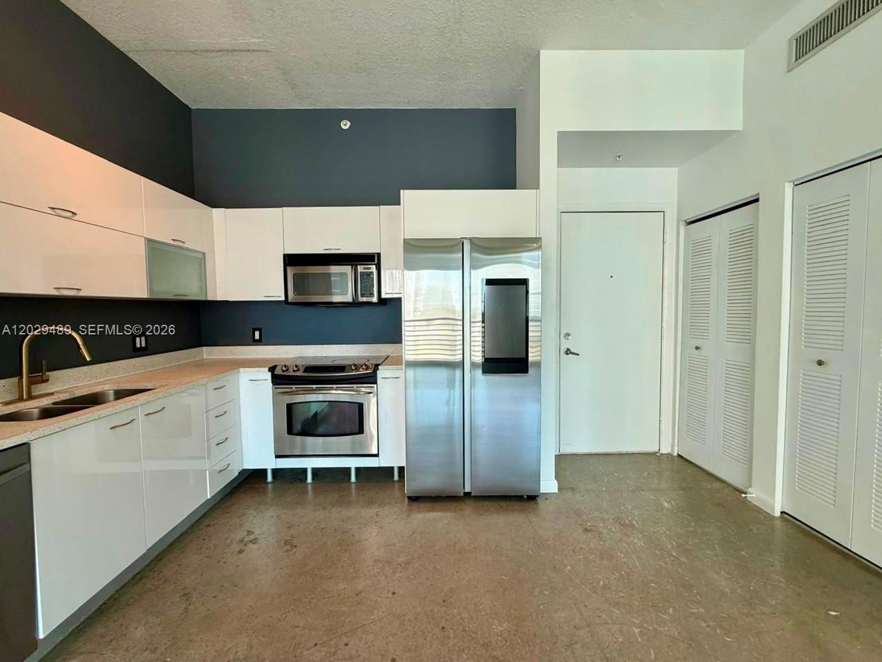 THE LOFT DOWNTOWN II COND - Residential Lease