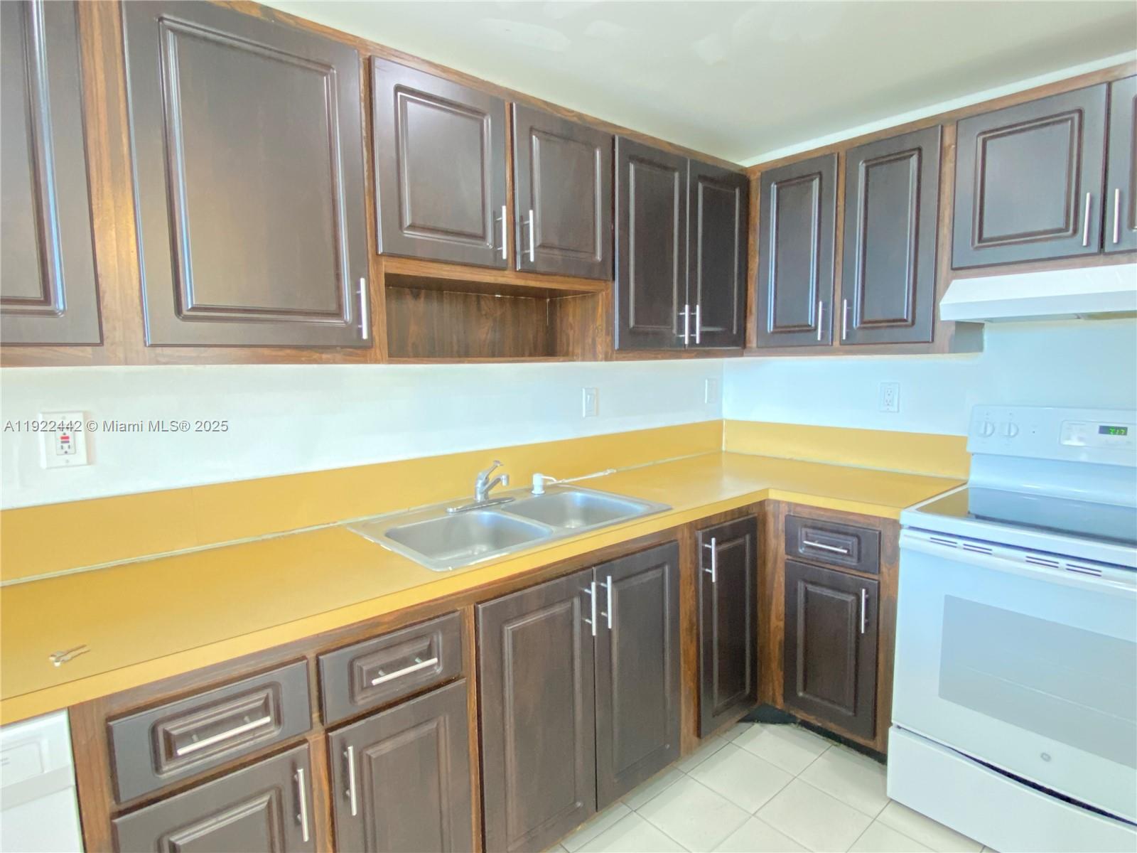 SAMARI LAKE EAST CONDO - Residential Lease