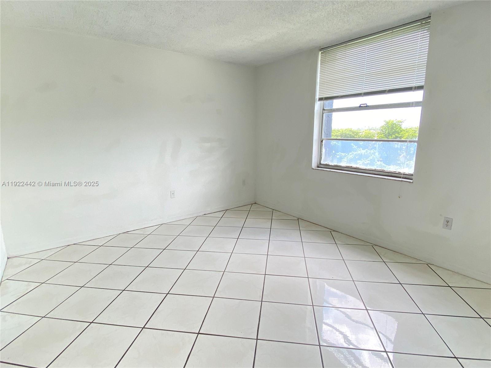 SAMARI LAKE EAST CONDO - Residential Lease