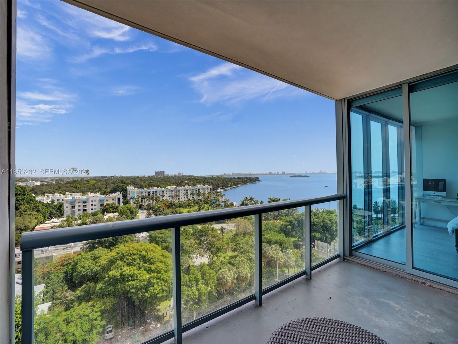 BLUE CONDO - Residential