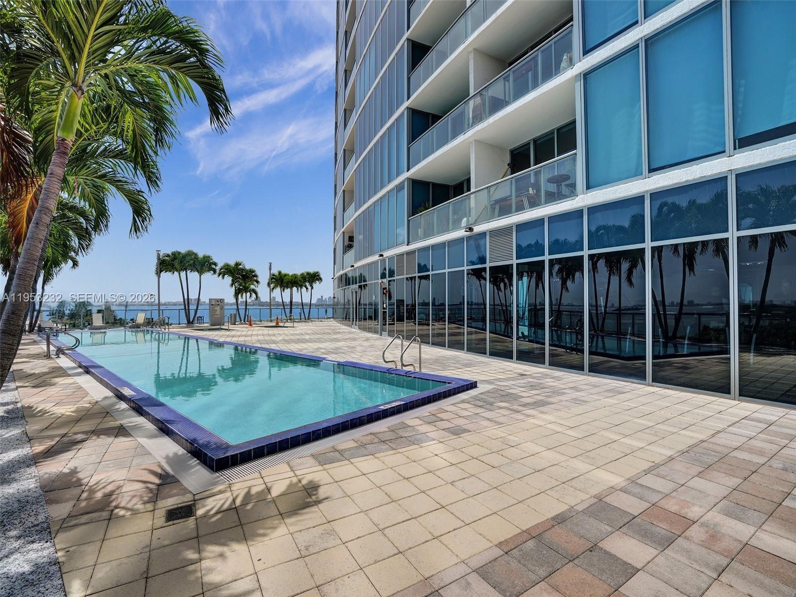 BLUE CONDO - Residential