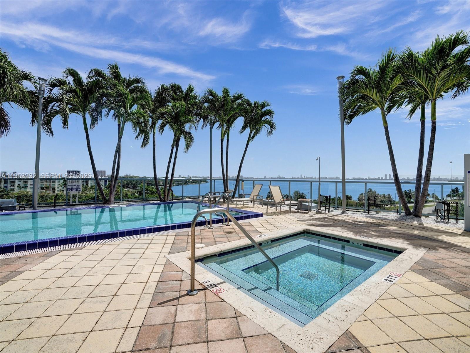BLUE CONDO - Residential