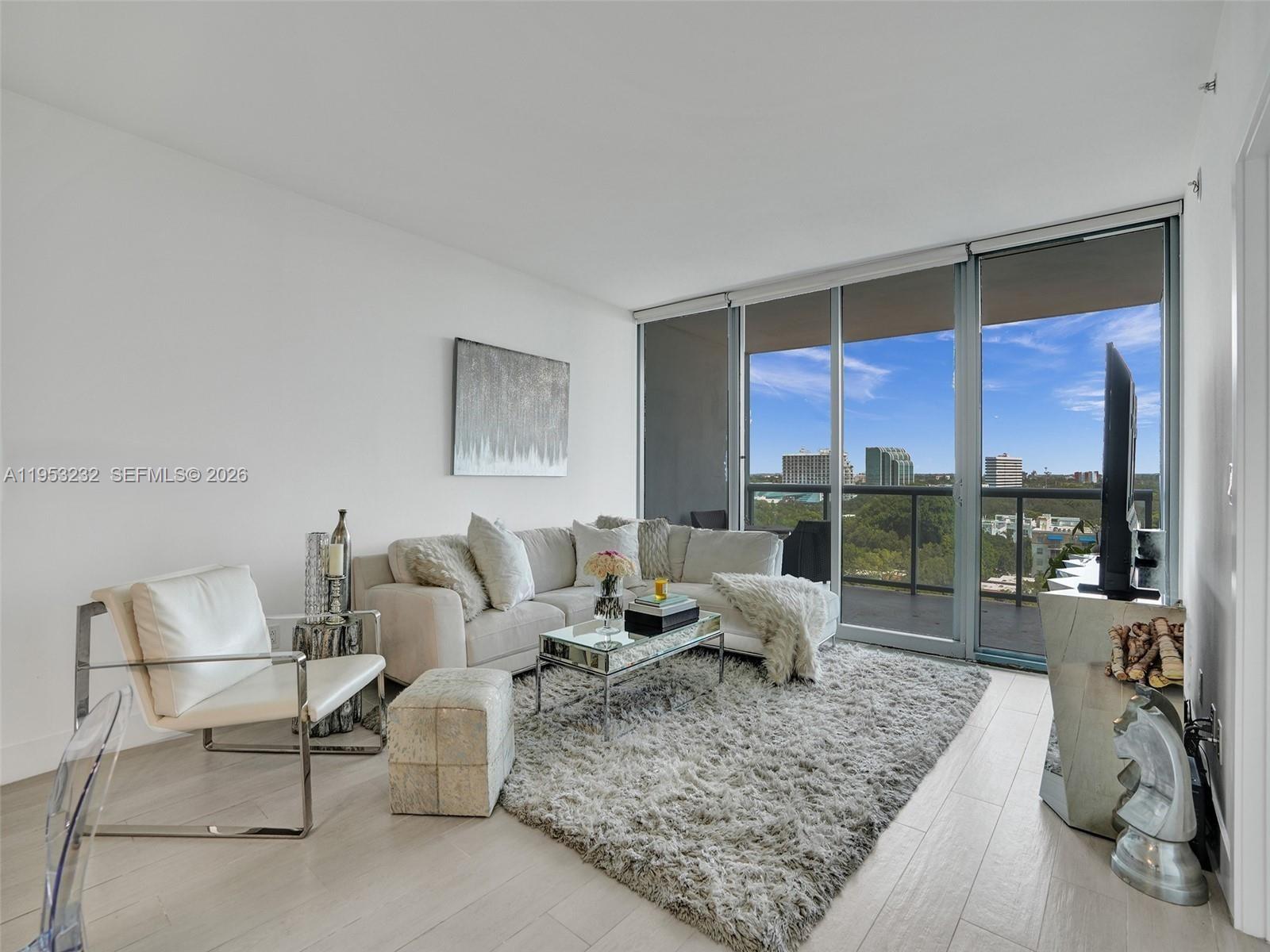 BLUE CONDO - Residential