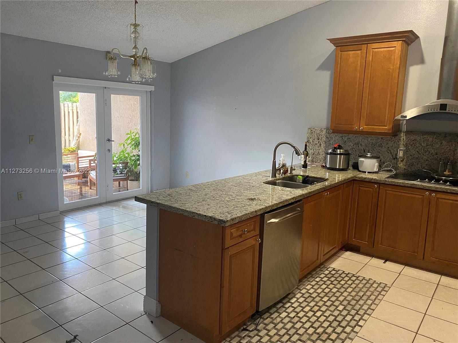 CALIFORNIA HILLS - Residential Lease