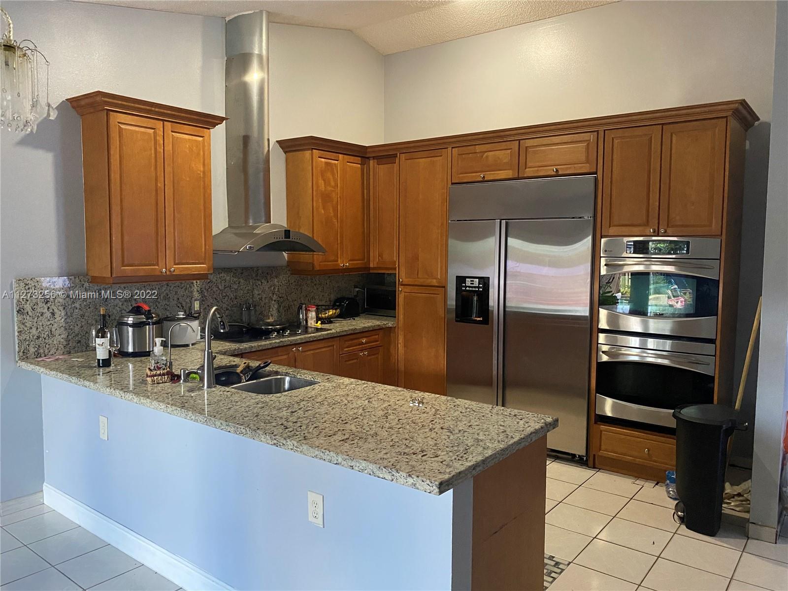 CALIFORNIA HILLS - Residential Lease