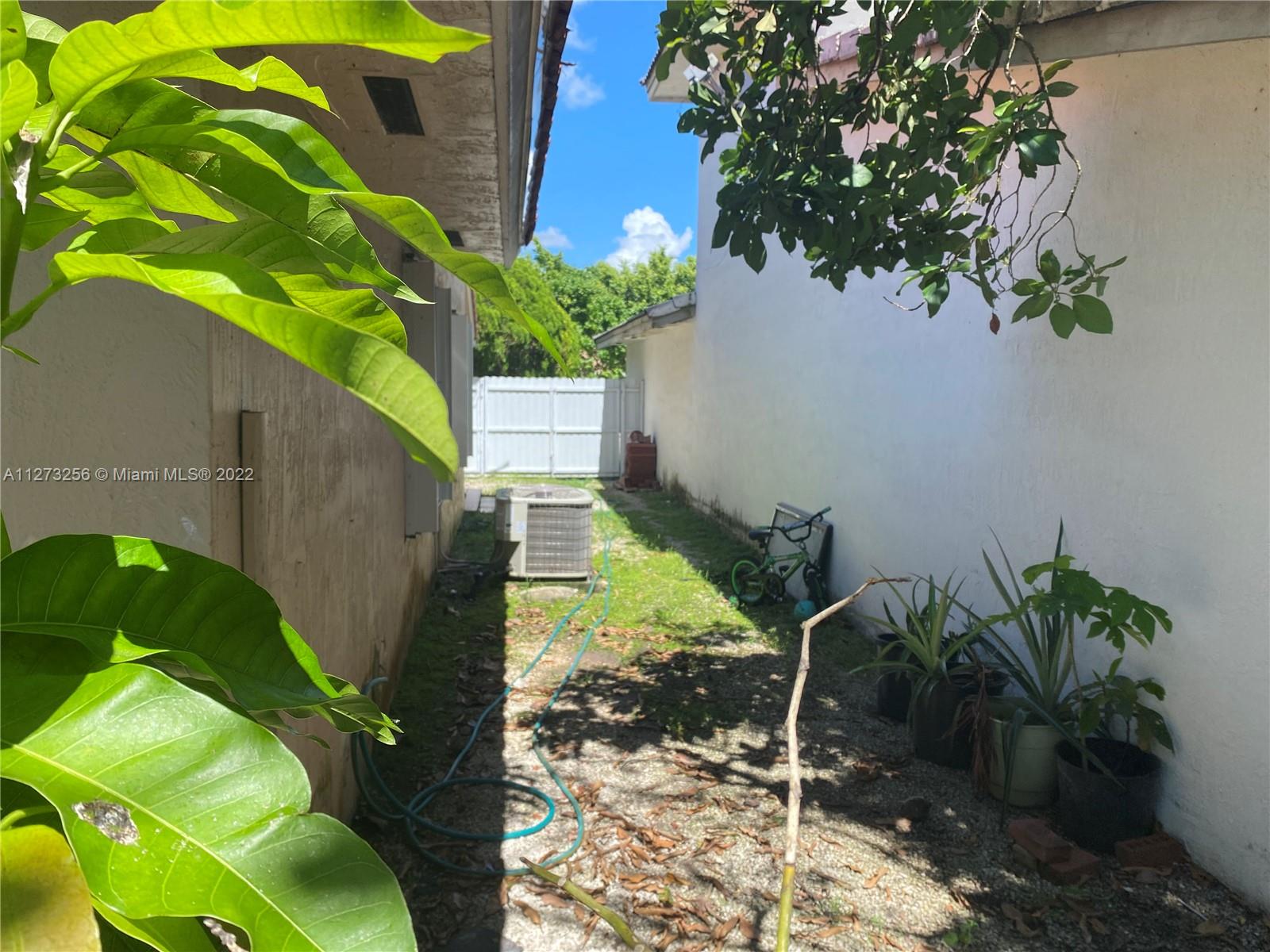CALIFORNIA HILLS - Residential Lease
