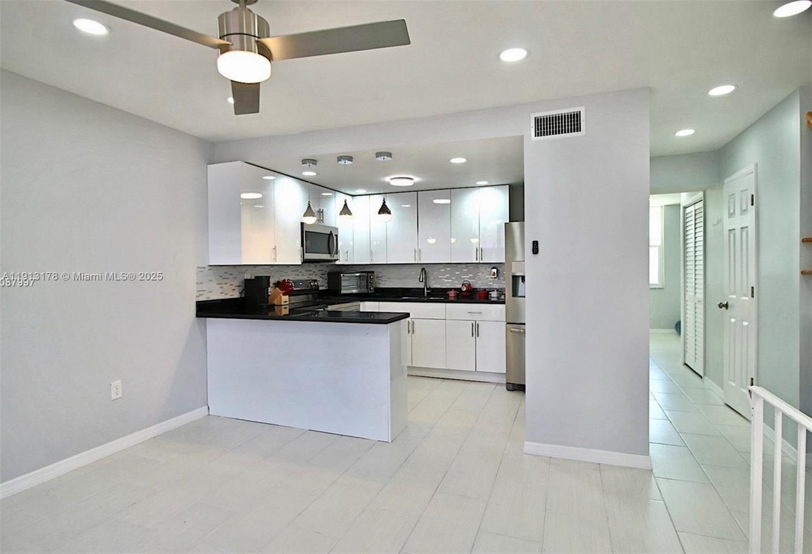 MANGO HILL #11 CONDO - Residential Lease