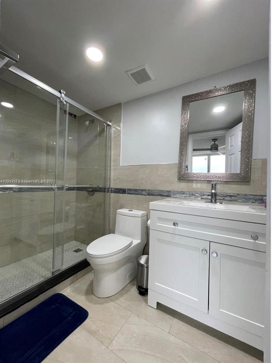 MANGO HILL #11 CONDO - Residential Lease