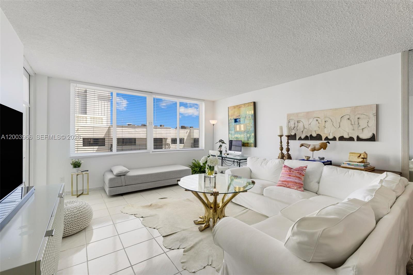 THE CARRIAGE HOUSE CONDO - Residential