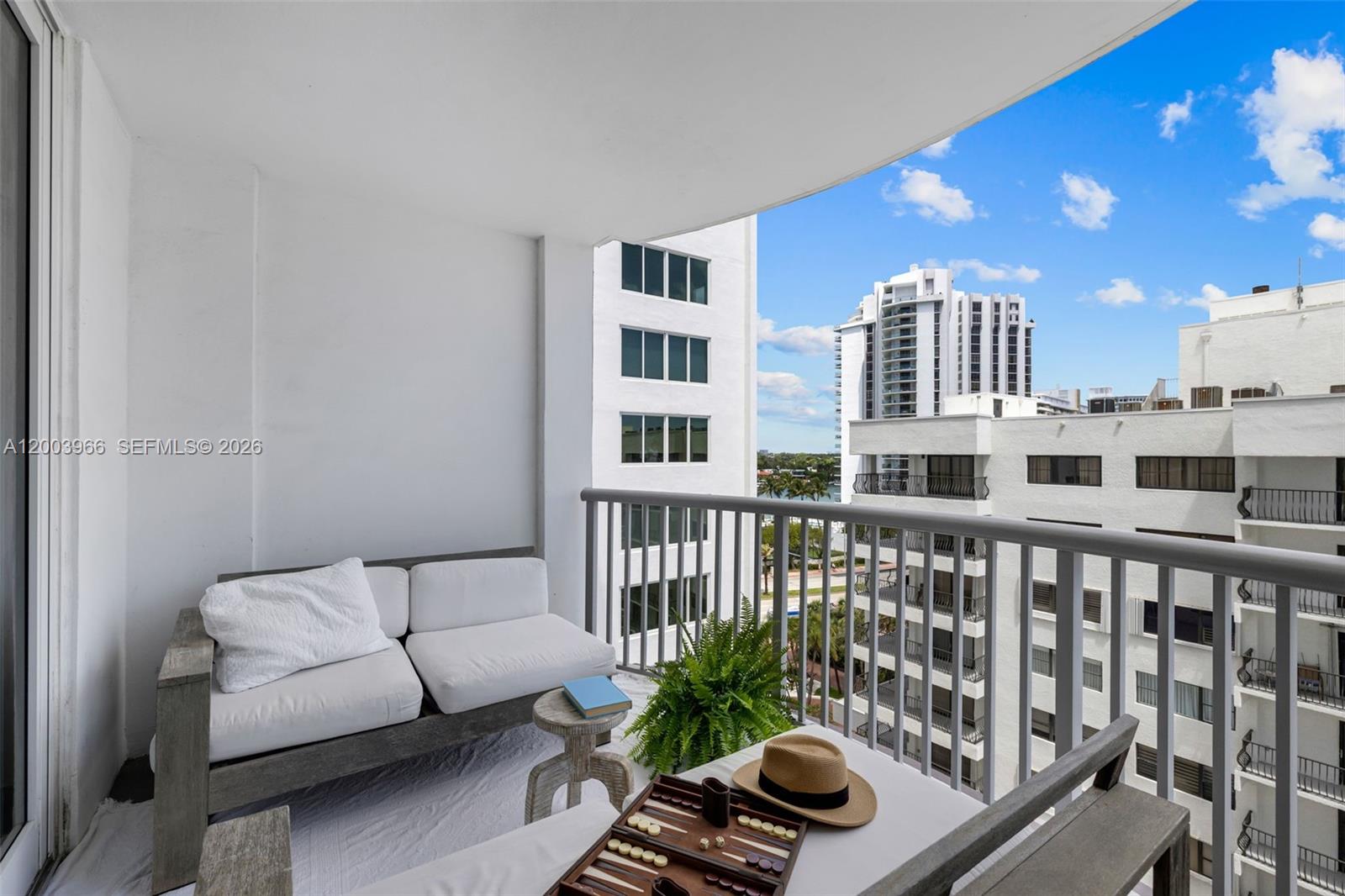 THE CARRIAGE HOUSE CONDO - Residential