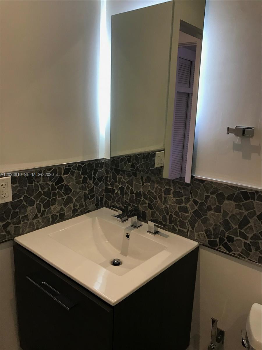 TOWN COLONY - Residential Lease