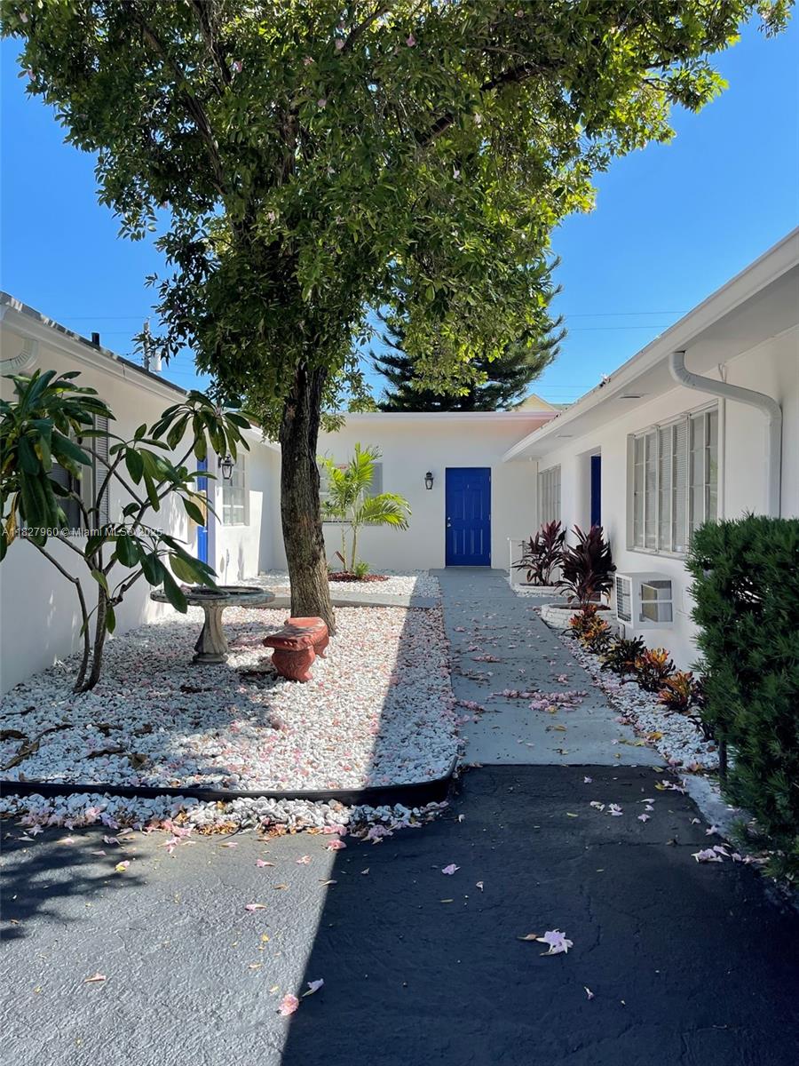 HOLLYWOOD - Residential Income