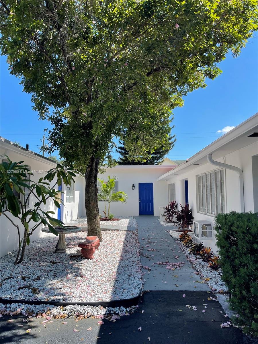 HOLLYWOOD - Residential Income