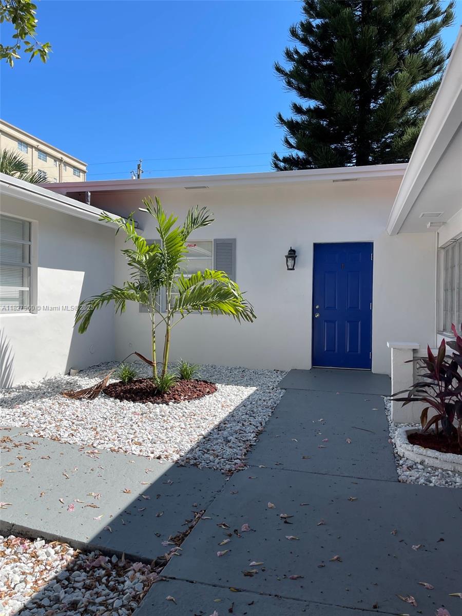 HOLLYWOOD - Residential Income