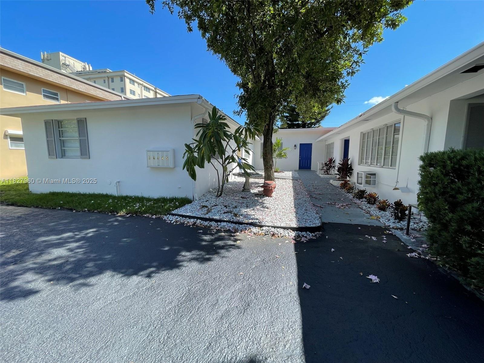 HOLLYWOOD - Residential Income