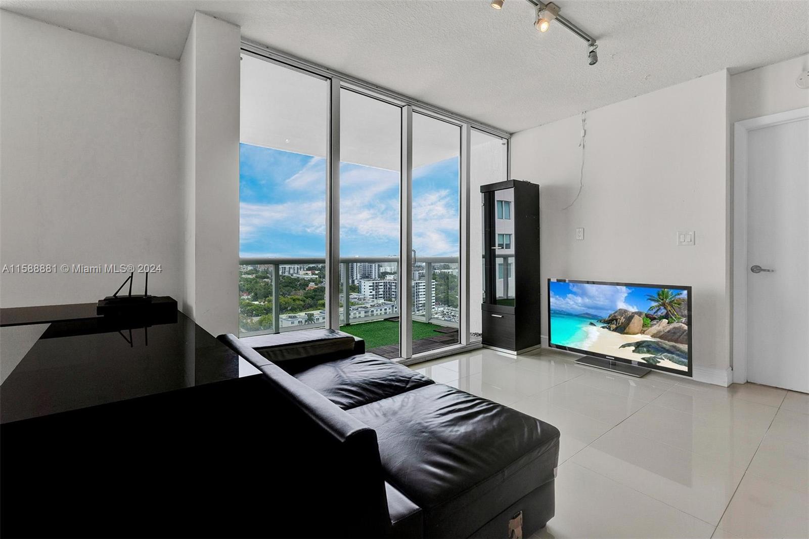 TERRAZAS RIVERPARK VILLAG - Residential