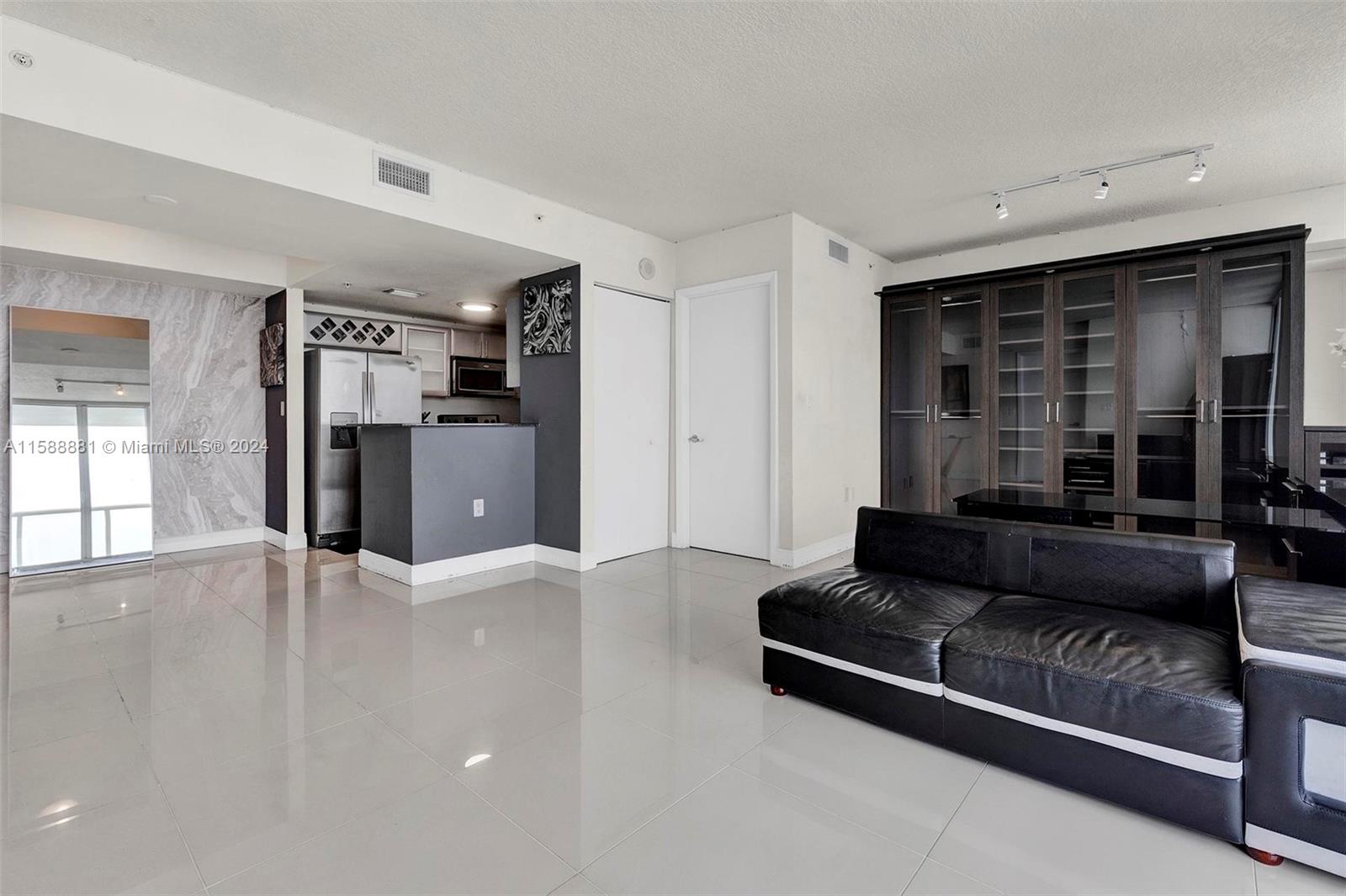 TERRAZAS RIVERPARK VILLAG - Residential