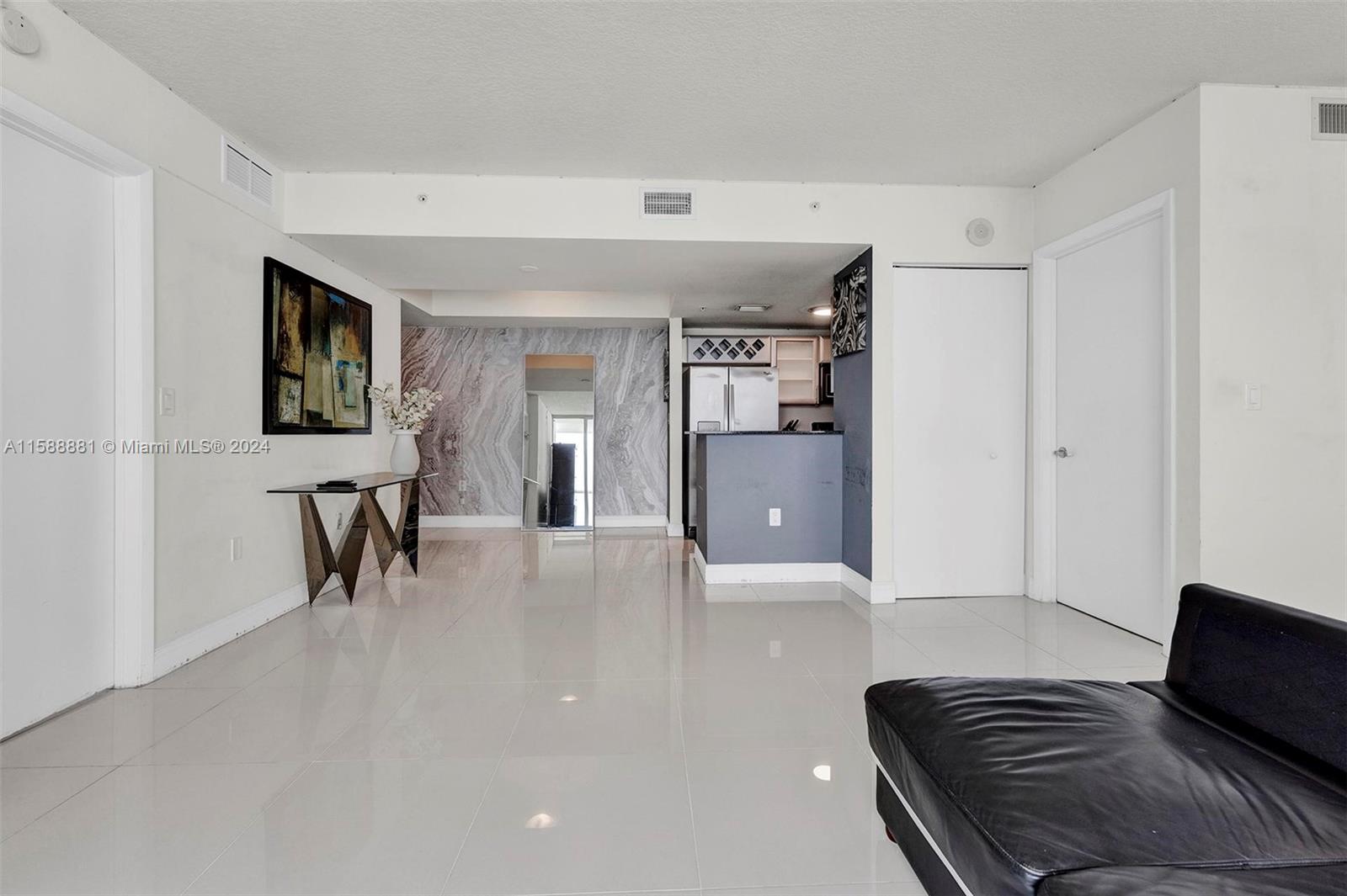 TERRAZAS RIVERPARK VILLAG - Residential