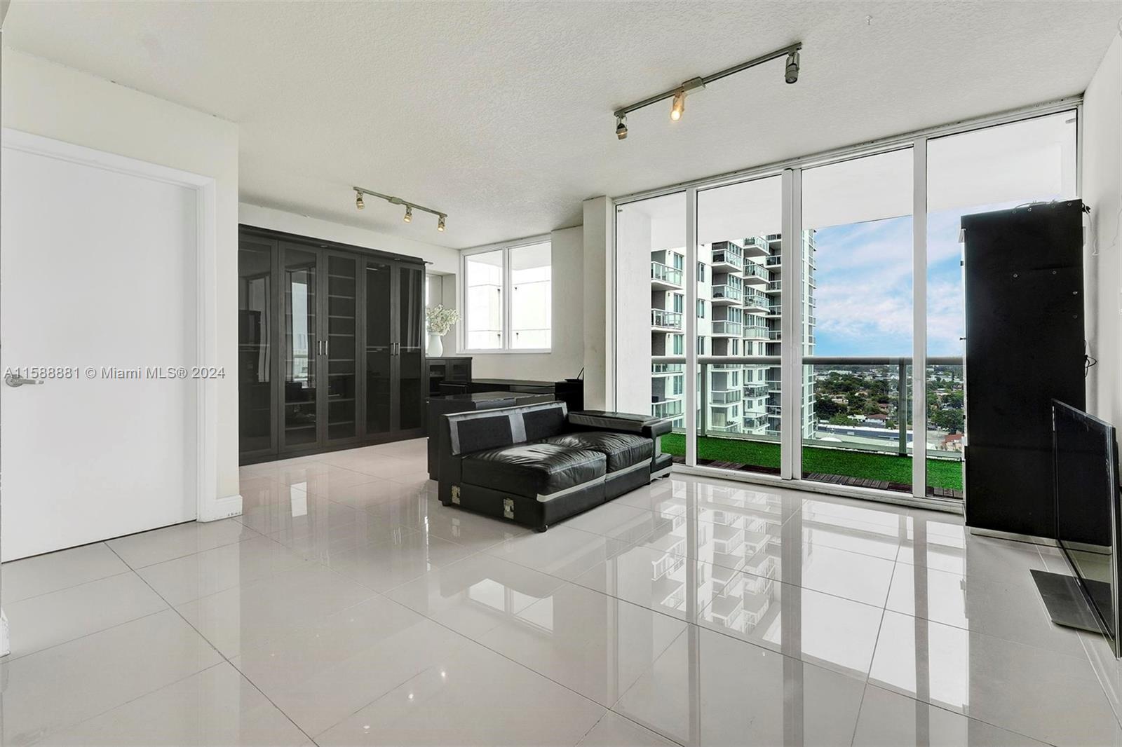 TERRAZAS RIVERPARK VILLAG - Residential