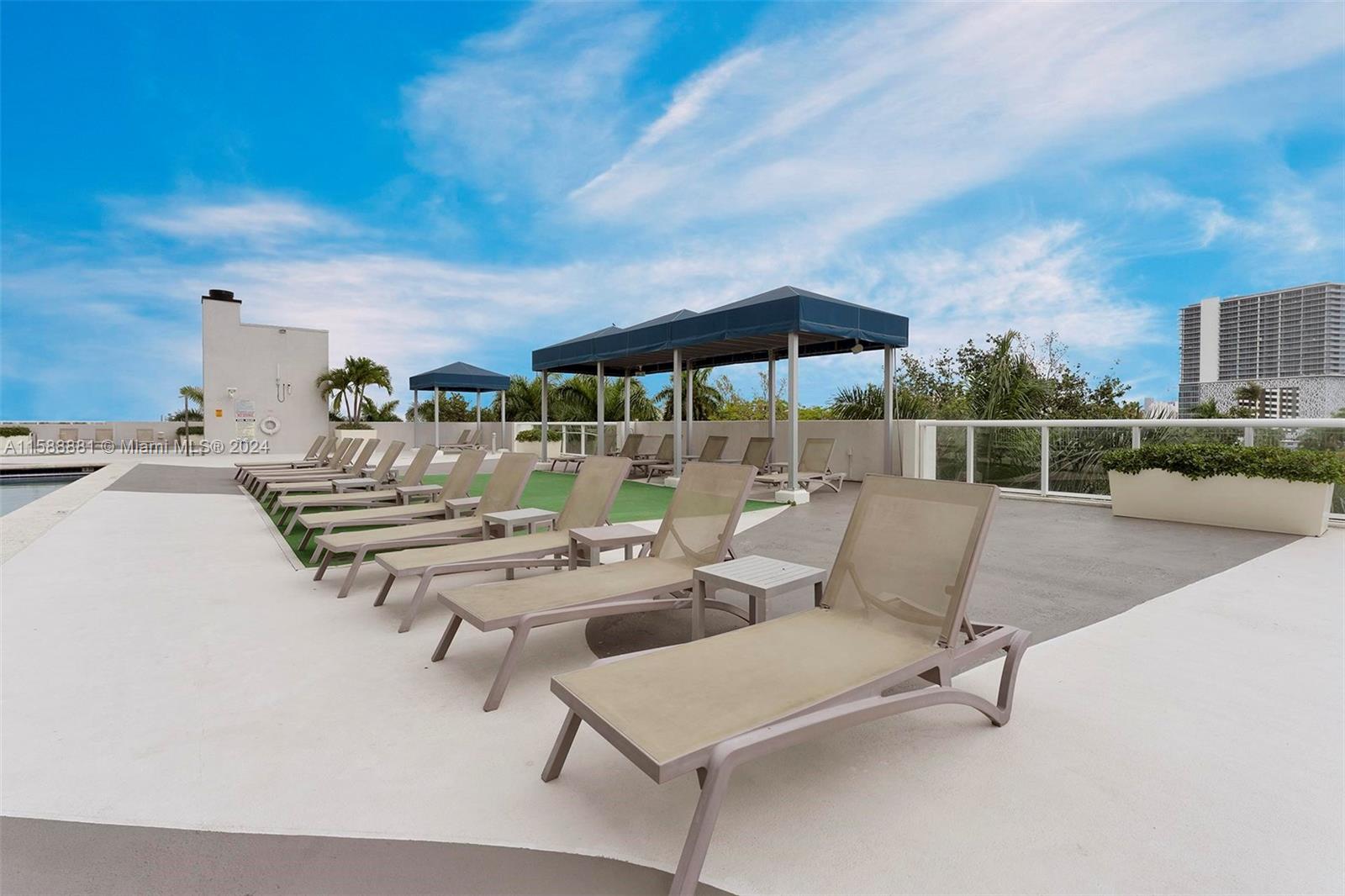 TERRAZAS RIVERPARK VILLAG - Residential