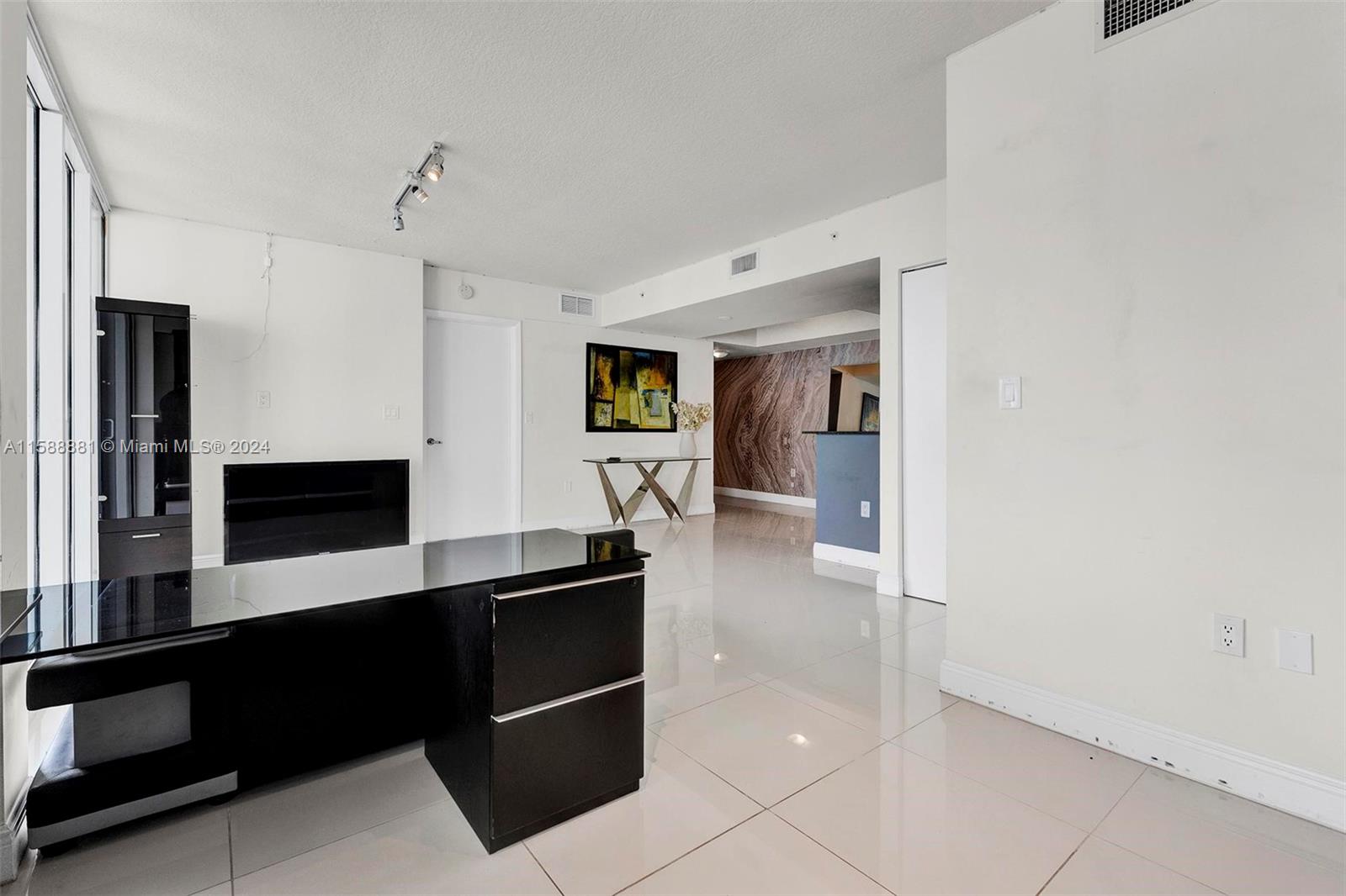 TERRAZAS RIVERPARK VILLAG - Residential