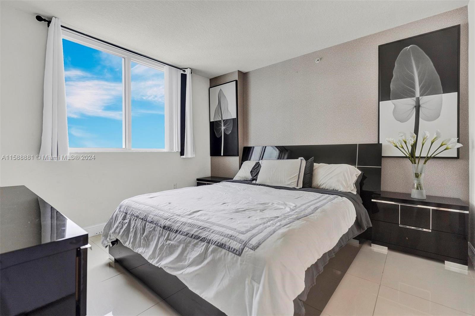 TERRAZAS RIVERPARK VILLAG - Residential