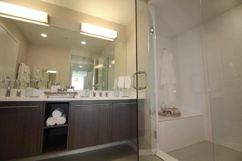 GRAND BAY COMMONS SOUTH - Residential Lease