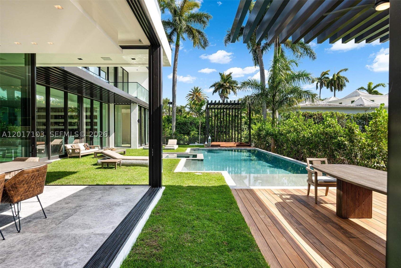 SUNSET ISLANDS-ISLAND NO - Residential