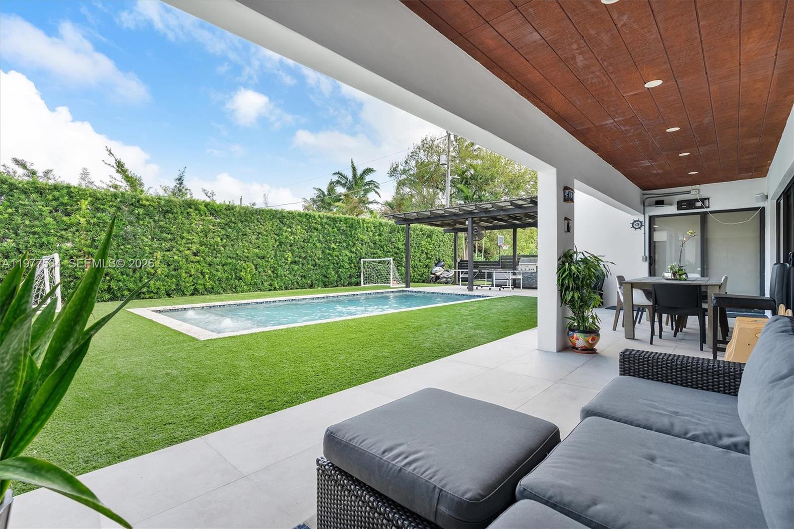 MIAMI SHORES SEC 3 - Residential