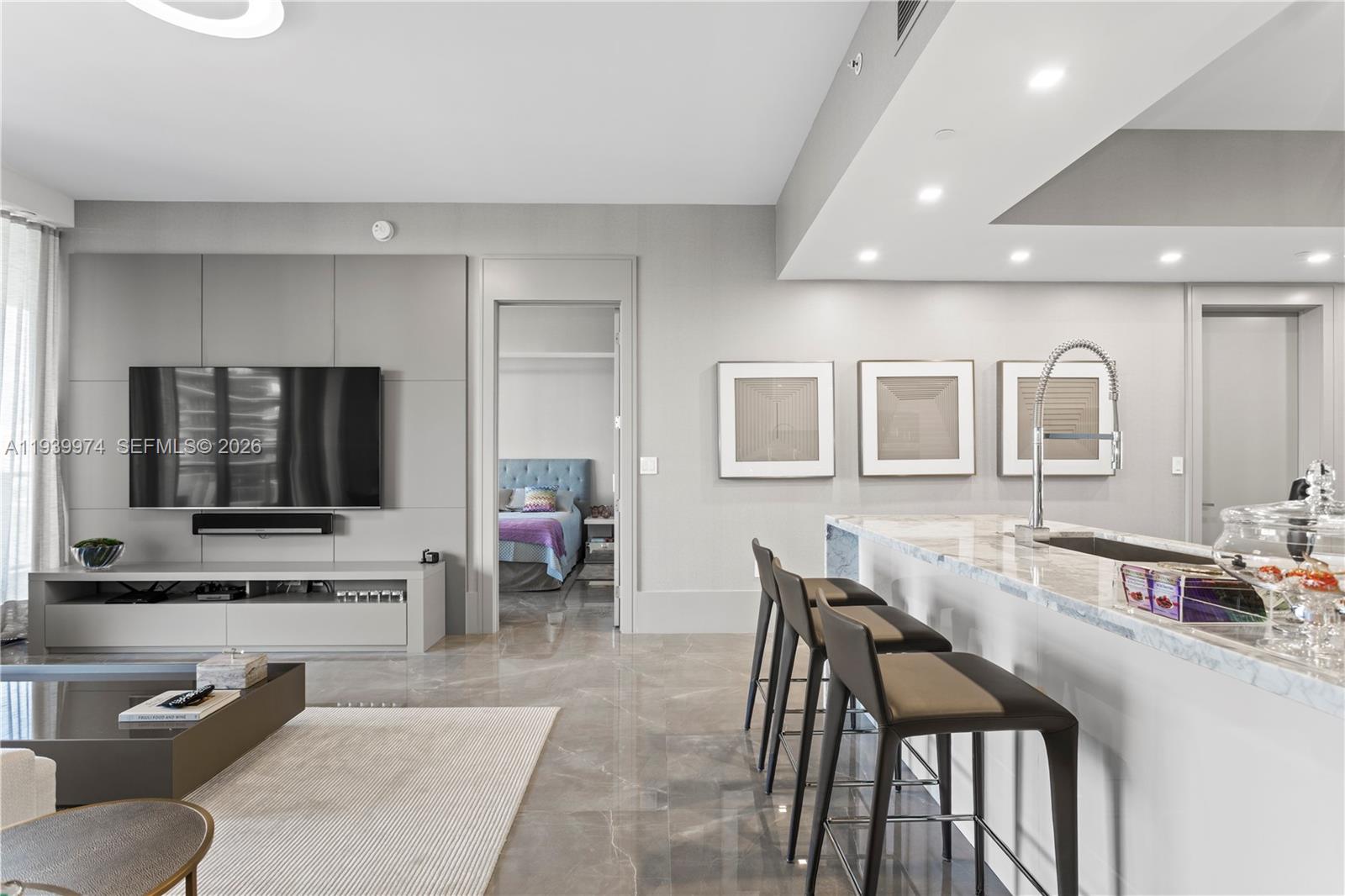 PRIVE CONDO - Residential