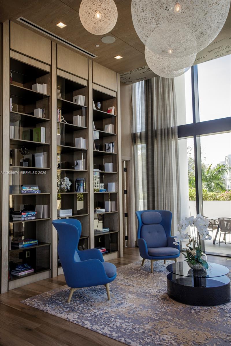 PRIVE CONDO - Residential